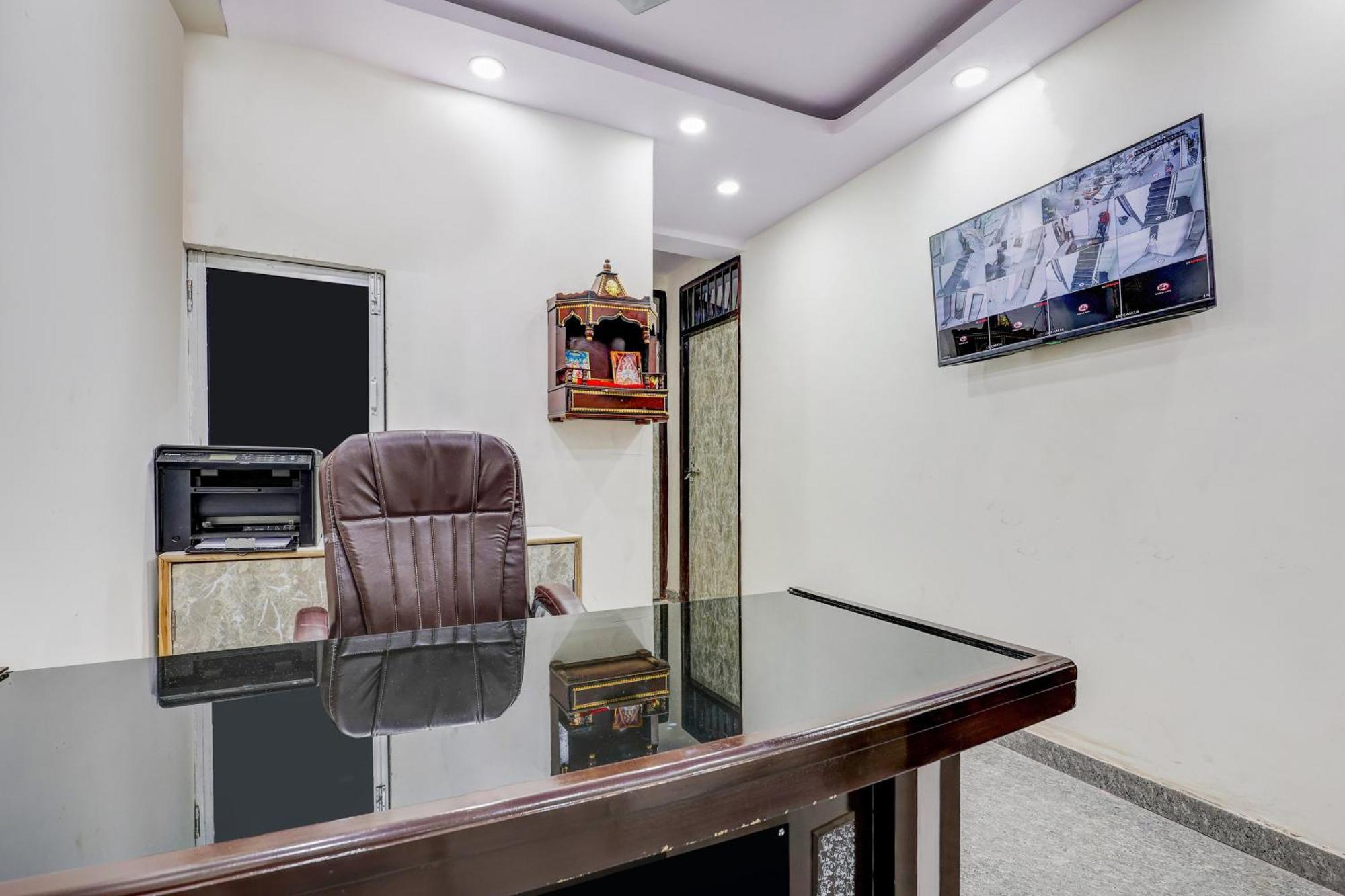 Hotel O Govind Residency Új-Delhi Kültér fotó