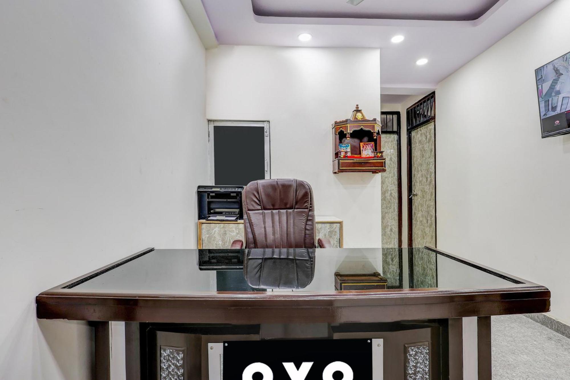 Hotel O Govind Residency Új-Delhi Kültér fotó
