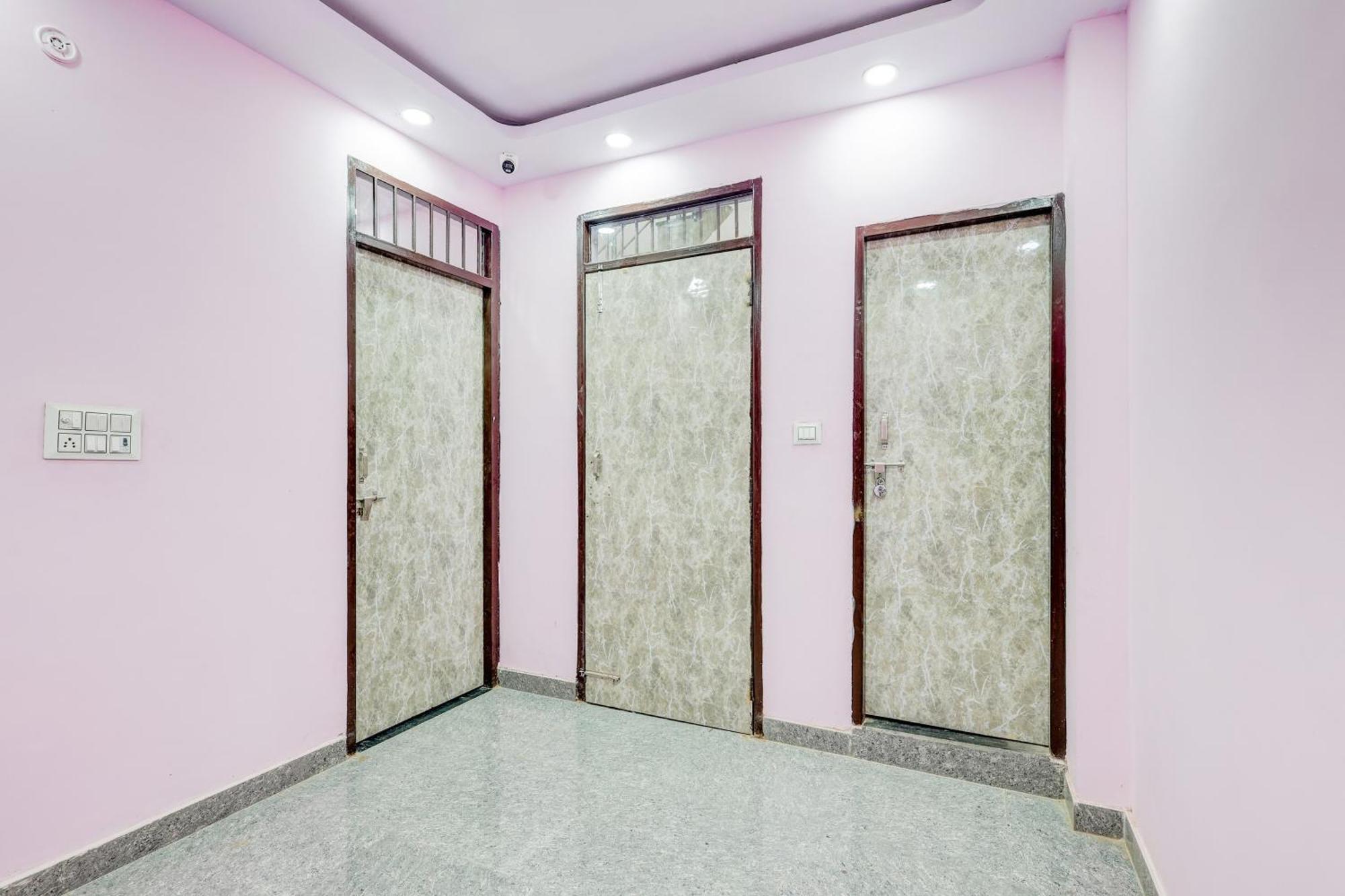 Hotel O Govind Residency Új-Delhi Kültér fotó